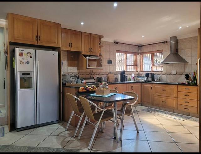 3 BEDROOM TOWNHOUSE FOR SALE IN MANABA BEACH